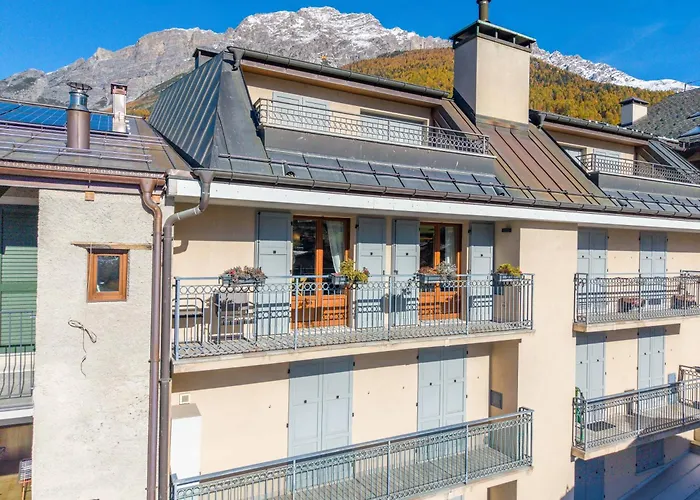 White Peak 77 - Panoramic Slope Views