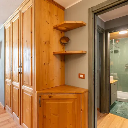 White Peak 77 - Panoramic Slope Views