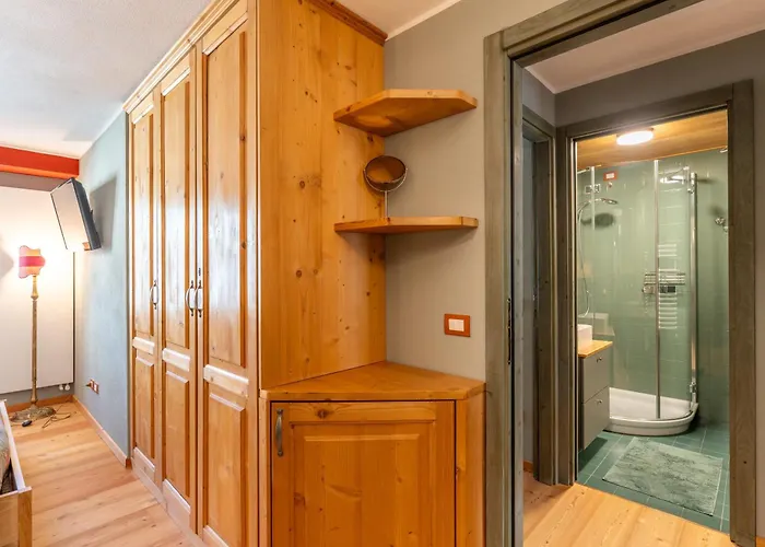 White Peak 77 - Panoramic Slope Views